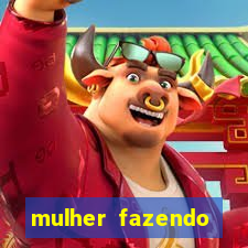 mulher fazendo strip tease
