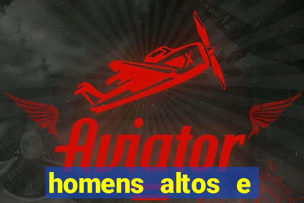 homens altos e sarados pelados